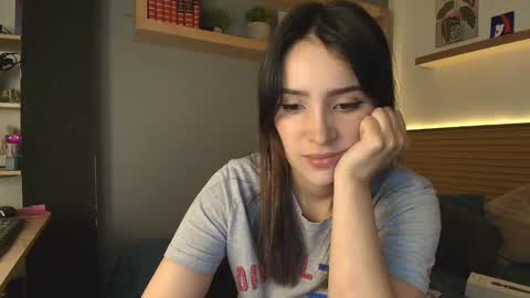 Snapshot of alicewillow chatting on October 10, 2025, 9:25 pm Alice online show from October 10, 2025, 9:25 pm