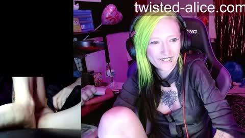 Snapshot of alicewonder52 chatting on March 31, 2026, 3:52 am Alice online show from March 31, 2026, 3:52 am