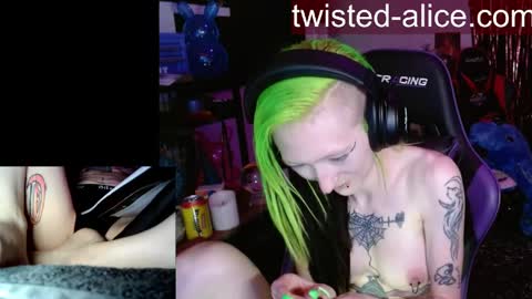 Snapshot of alicewonder52 chatting on April 24, 2026, 3:31 am Alice online show from April 24, 2026, 3:31 am