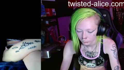 Snapshot of alicewonder52 chatting on May 7, 2026, 3:56 am Alice online show from May 7, 2026, 3:56 am