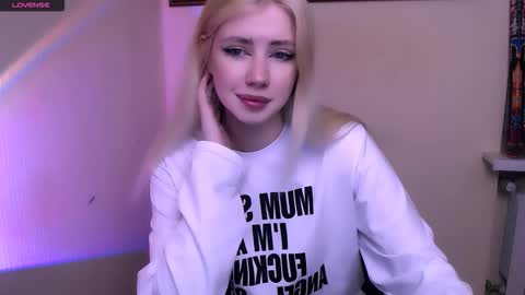 Snapshot of alicexooo_ chatting on February 22, 2026, 8:57 am Alice online show from February 22, 2026, 8:57 am