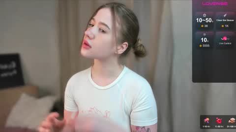 Snapshot of alicia_hines chatting on March 3, 2025, 12:37 pm Alicia online show from March 3, 2025, 12:37 pm