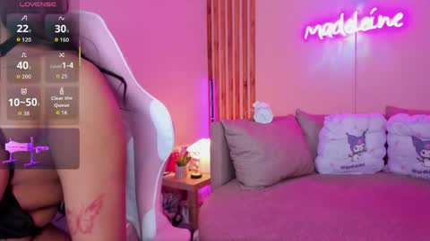 alicia_summer_ online show from April 12, 2026, 4:12 pm