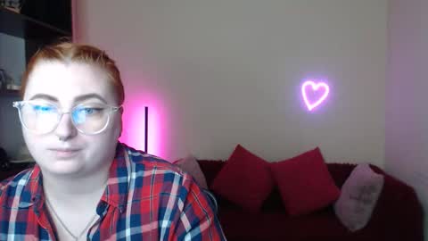 Snapshot of aliciaaared_kis chatting on November 10, 2025, 12:26 pm Alicia online show from November 10, 2025, 12:26 pm