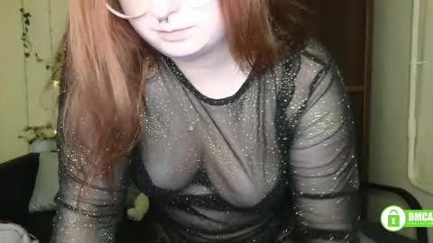 Snapshot of aliciaaared_kis chatting on May 13, 2026, 6:22 am Alicia online show from May 13, 2026, 6:22 am
