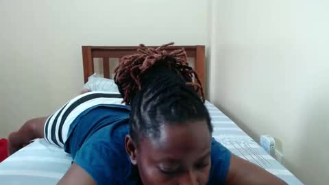 alicialust1 online show from March 12, 2025, 7:02 am