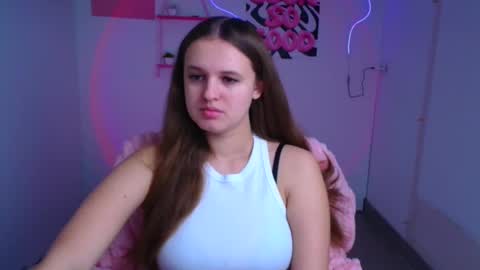 Snapshot of alicie_dream_ chatting on November 4, 2025, 6:23 am Alicie online show from November 4, 2025, 6:23 am