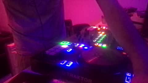 Snapshot of alien8720 chatting on December 4, 2024, 6:17 pm busco rockera online show from December 4, 2024, 6:17 pm