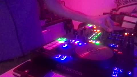 Snapshot of alien8720 chatting on December 4, 2024, 9:24 pm busco rockera online show from December 4, 2024, 9:24 pm