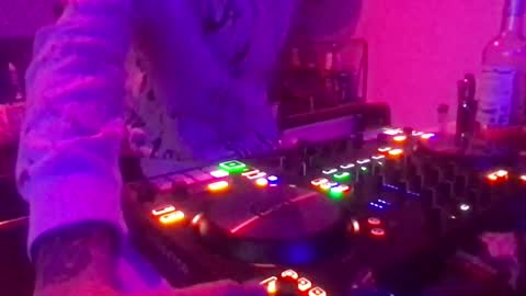 Snapshot of alien8720 chatting on January 27, 2025, 7:03 pm busco rockera online show from January 27, 2025, 7:03 pm