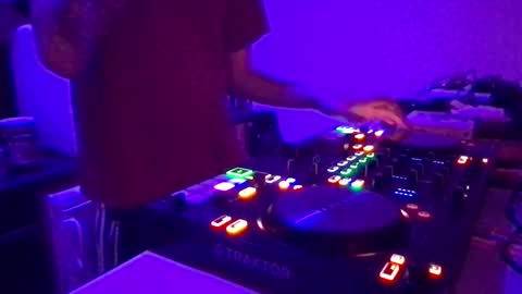 Snapshot of alien8720 chatting on February 7, 2025, 8:42 pm busco rockera online show from February 7, 2025, 8:42 pm