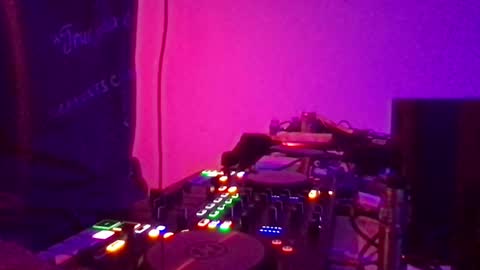 Snapshot of alien8720 chatting on February 8, 2025, 6:44 pm busco rockera online show from February 8, 2025, 6:44 pm