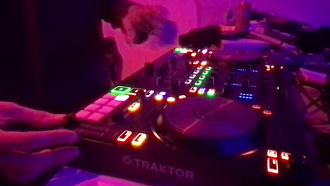 Snapshot of alien8720 chatting on February 11, 2025, 10:18 pm busco rockera online show from February 11, 2025, 10:18 pm