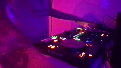 Snapshot of alien8720 chatting on February 15, 2025, 6:55 pm busco rockera online show from February 15, 2025, 6:55 pm