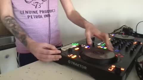 Snapshot of alien8720 chatting on February 16, 2025, 3:38 pm busco rockera online show from February 16, 2025, 3:38 pm