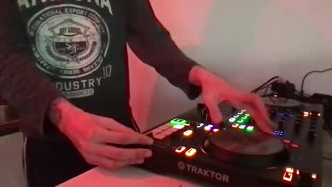 Snapshot of alien8720 chatting on February 19, 2025, 4:55 pm busco rockera online show from February 19, 2025, 4:55 pm