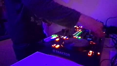 Snapshot of alien8720 chatting on February 21, 2025, 10:04 pm busco rockera online show from February 21, 2025, 10:04 pm