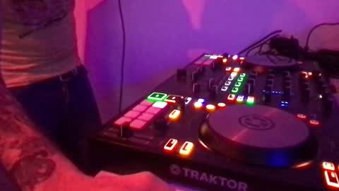 Snapshot of alien8720 chatting on February 24, 2025, 7:09 pm busco rockera online show from February 24, 2025, 7:09 pm