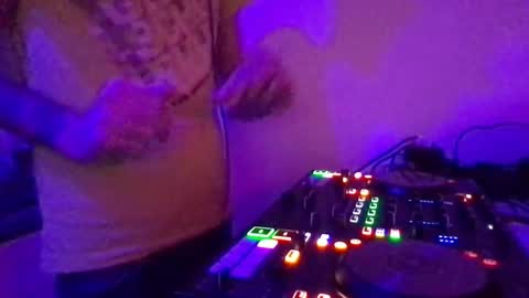 Snapshot of alien8720 chatting on February 25, 2025, 5:25 pm busco rockera online show from February 25, 2025, 5:25 pm