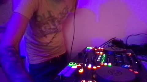 Snapshot of alien8720 chatting on February 25, 2025, 8:30 pm busco rockera online show from February 25, 2025, 8:30 pm