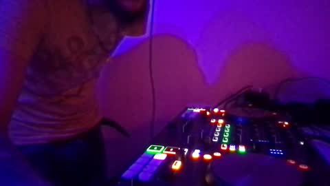 Snapshot of alien8720 chatting on February 26, 2025, 6:43 pm busco rockera online show from February 26, 2025, 6:43 pm