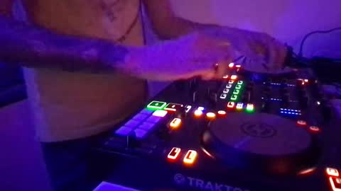 Snapshot of alien8720 chatting on February 26, 2025, 11:59 pm busco rockera online show from February 26, 2025, 11:59 pm