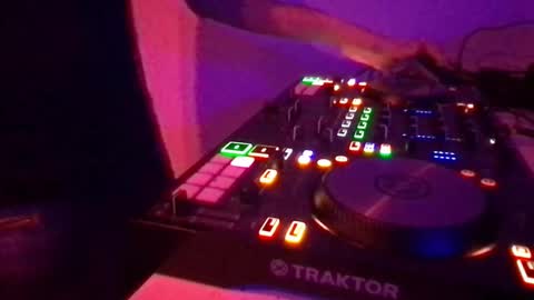 Snapshot of alien8720 chatting on February 27, 2025, 7:04 pm busco rockera online show from February 27, 2025, 7:04 pm