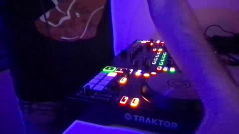 Snapshot of alien8720 chatting on March 2, 2025, 7:23 pm busco rockera online show from March 2, 2025, 7:23 pm