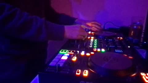 Snapshot of alien8720 chatting on March 5, 2025, 12:27 am busco rockera online show from March 5, 2025, 12:27 am