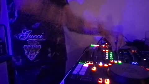 Snapshot of alien8720 chatting on March 6, 2025, 6:48 pm busco rockera online show from March 6, 2025, 6:48 pm