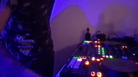 Snapshot of alien8720 chatting on March 6, 2025, 9:53 pm busco rockera online show from March 6, 2025, 9:53 pm