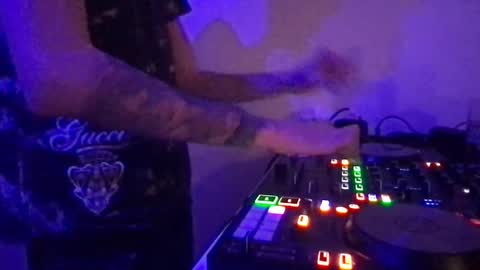 Snapshot of alien8720 chatting on March 7, 2025, 12:58 am busco rockera online show from March 7, 2025, 12:58 am