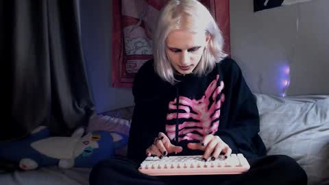 Alien Bella online show from March 21, 2026, 9:51 pm