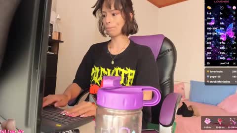 Snapshot of alien_universe chatting on December 6, 2024, 4:49 pm Aiko Independent Model online show from December 6, 2024, 4:49 pm