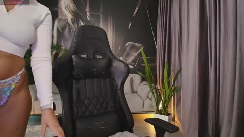 Aliessia online show from October 15, 2025, 1:22 pm