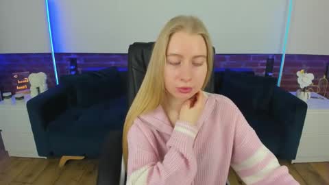 Snapshot of alina__blonde chatting on February 16, 2026, 6:31 am Alina online show from February 16, 2026, 6:31 am