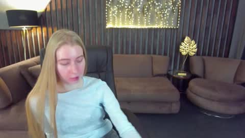 Snapshot of alina__blonde chatting on February 27, 2026, 6:46 am Alina online show from February 27, 2026, 6:46 am