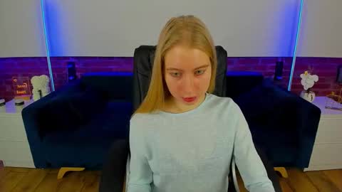 Snapshot of alina__blonde chatting on March 2, 2026, 6:36 am Alina online show from March 2, 2026, 6:36 am