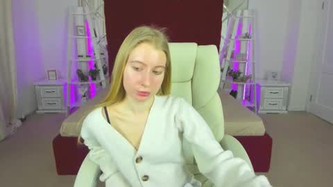Snapshot of alina__blonde chatting on March 22, 2026, 7:01 am Alina online show from March 22, 2026, 7:01 am