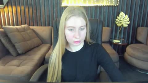 Snapshot of alina__blonde chatting on March 27, 2026, 8:26 am Alina online show from March 27, 2026, 8:26 am