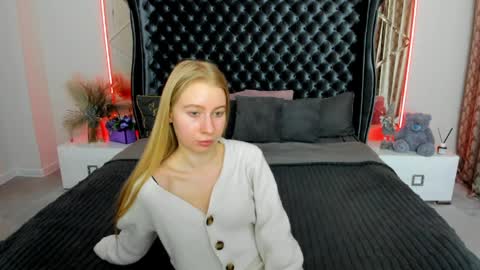 Snapshot of alina__blonde chatting on April 1, 2026, 2:36 pm Alina online show from April 1, 2026, 2:36 pm