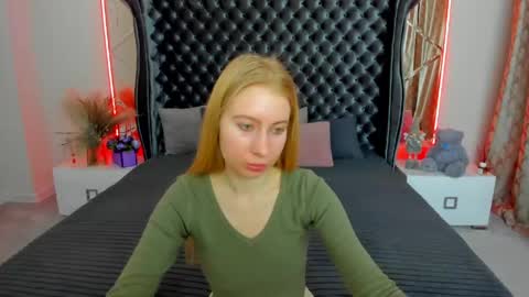 Snapshot of alina__blonde chatting on April 15, 2026, 7:04 am Alina online show from April 15, 2026, 7:04 am