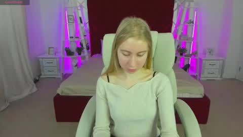 Snapshot of alina__blonde chatting on April 16, 2026, 6:36 am Alina online show from April 16, 2026, 6:36 am