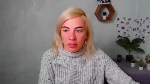 Snapshot of alinafrey_ chatting on October 10, 2025, 4:00 am Alina online show from October 10, 2025, 4:00 am