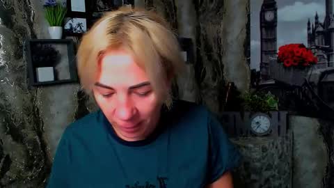 Snapshot of alinafrey_ chatting on October 20, 2025, 4:35 am Alina online show from October 20, 2025, 4:35 am