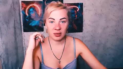 Snapshot of alinafrey_ chatting on October 21, 2025, 4:13 am Alina online show from October 21, 2025, 4:13 am