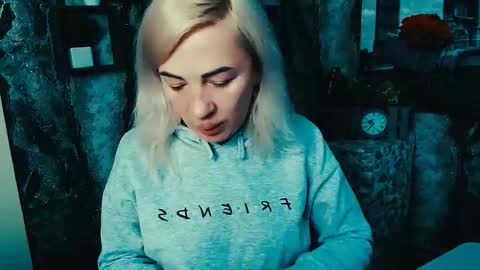 Snapshot of alinafrey_ chatting on October 27, 2025, 6:28 am Alina online show from October 27, 2025, 6:28 am