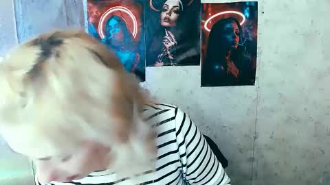 Snapshot of alinafrey_ chatting on November 1, 2025, 7:32 am Alina online show from November 1, 2025, 7:32 am