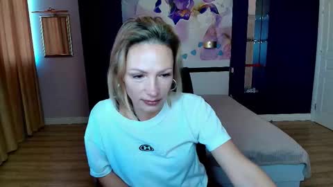 Snapshot of alinamoor chatting on October 25, 2025, 6:10 am AlinaMoor online show from October 25, 2025, 6:10 am