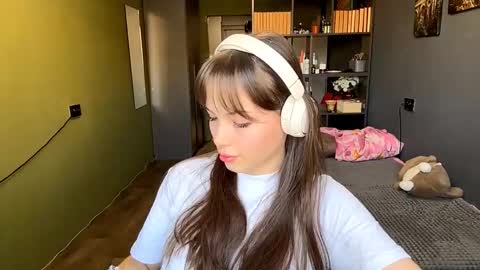 Snapshot of alinedifede chatting on December 2, 2025, 6:08 am Alice online show from December 2, 2025, 6:08 am